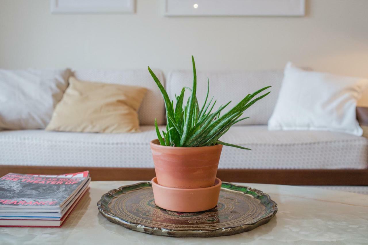 Retro Apartment At Trendy Exarcheia Athens Luaran gambar