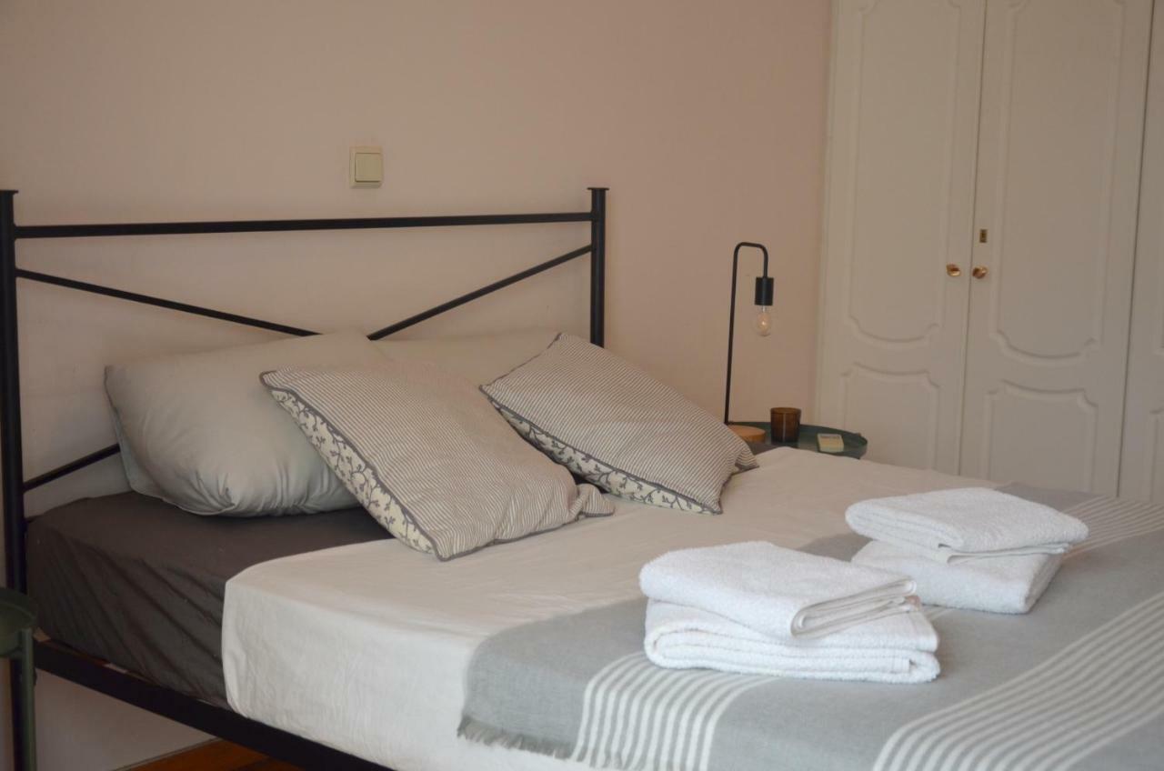 Retro Apartment At Trendy Exarcheia Athens Luaran gambar