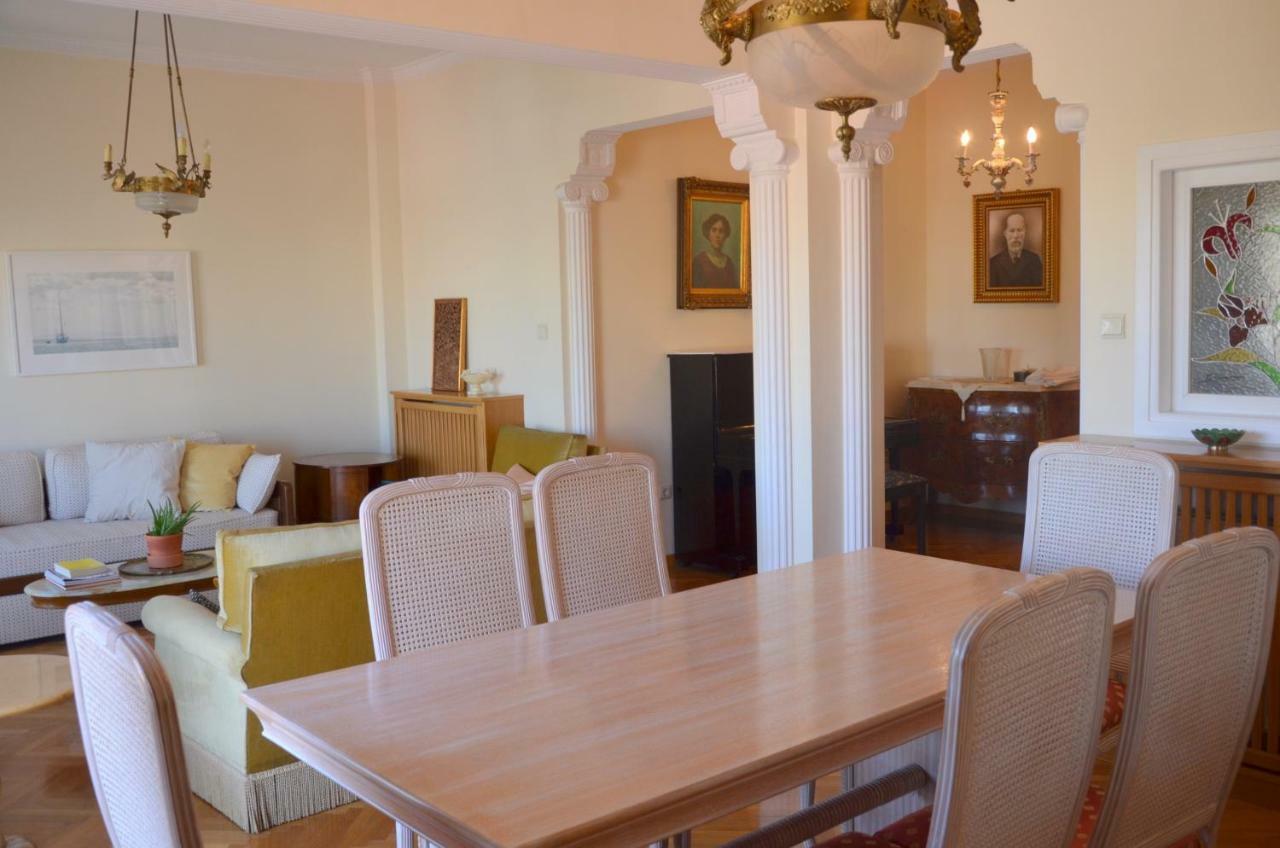 Retro Apartment At Trendy Exarcheia Athens Luaran gambar