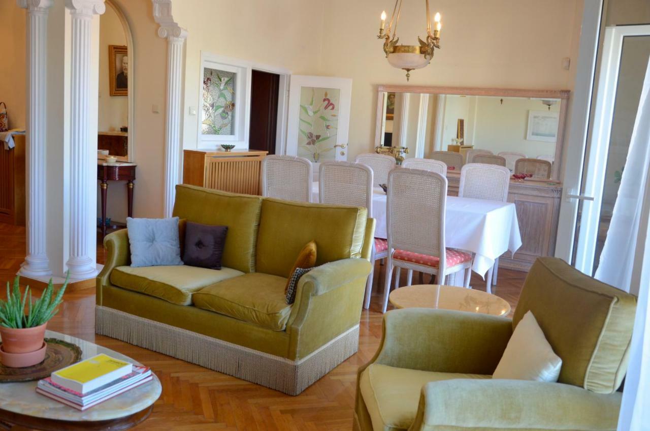 Retro Apartment At Trendy Exarcheia Athens Luaran gambar