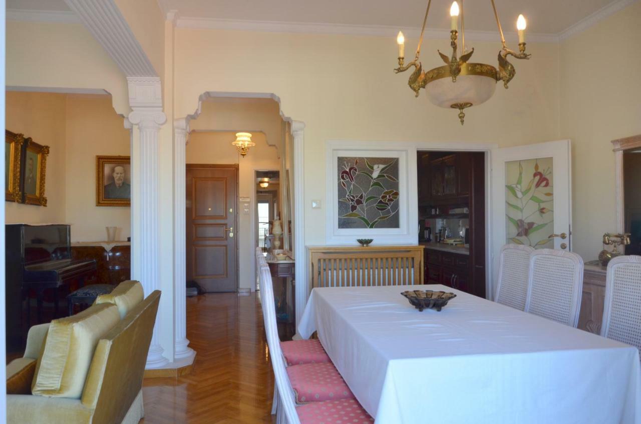 Retro Apartment At Trendy Exarcheia Athens Luaran gambar