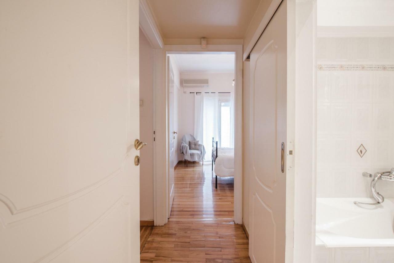 Retro Apartment At Trendy Exarcheia Athens Luaran gambar