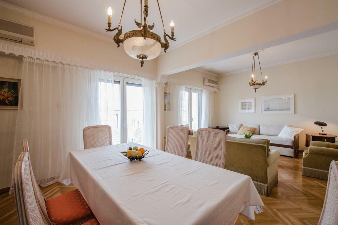 Retro Apartment At Trendy Exarcheia Athens Luaran gambar
