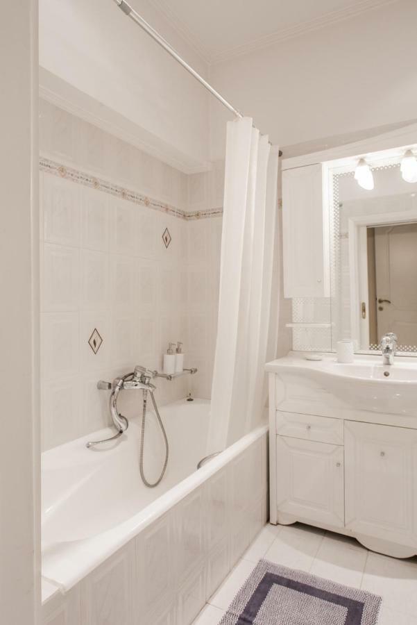 Retro Apartment At Trendy Exarcheia Athens Luaran gambar