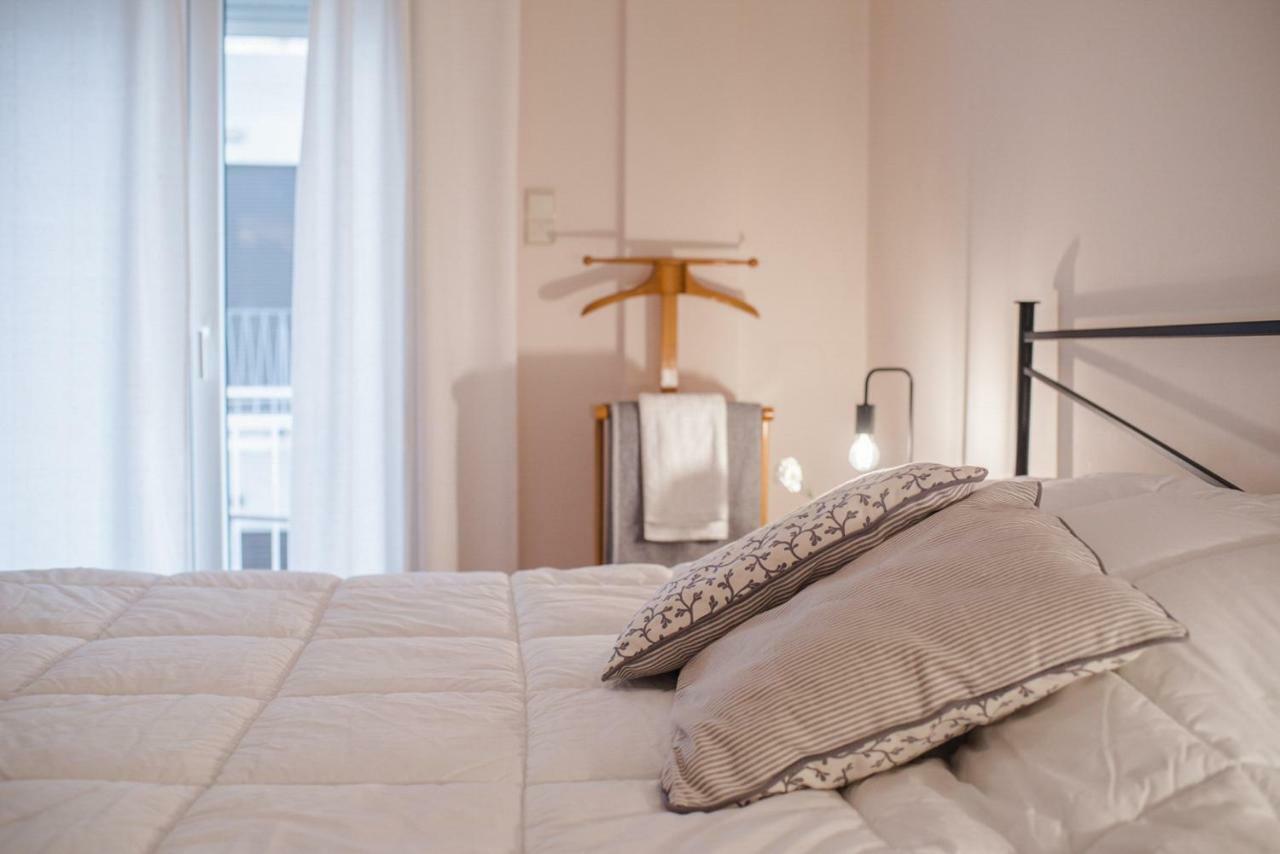 Retro Apartment At Trendy Exarcheia Athens Luaran gambar