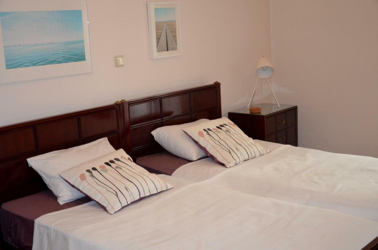 Retro Apartment At Trendy Exarcheia Athens Luaran gambar