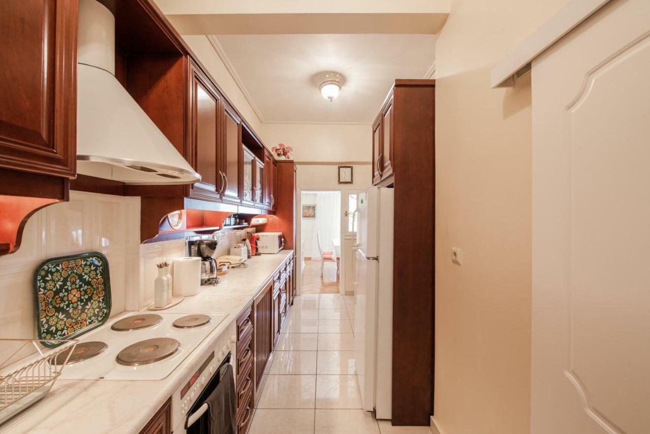 Retro Apartment At Trendy Exarcheia Athens Luaran gambar
