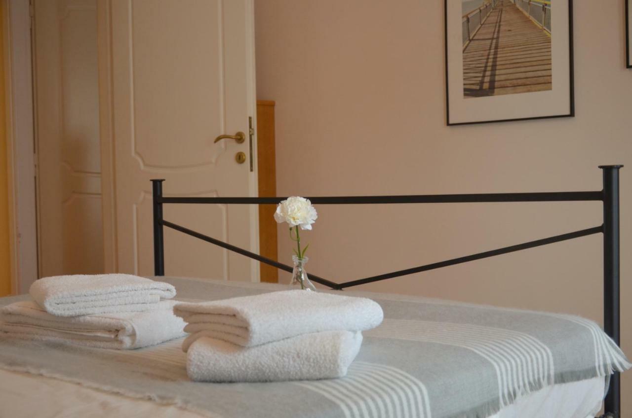 Retro Apartment At Trendy Exarcheia Athens Luaran gambar