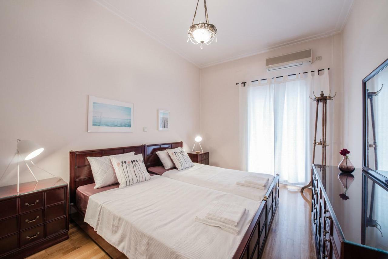 Retro Apartment At Trendy Exarcheia Athens Luaran gambar
