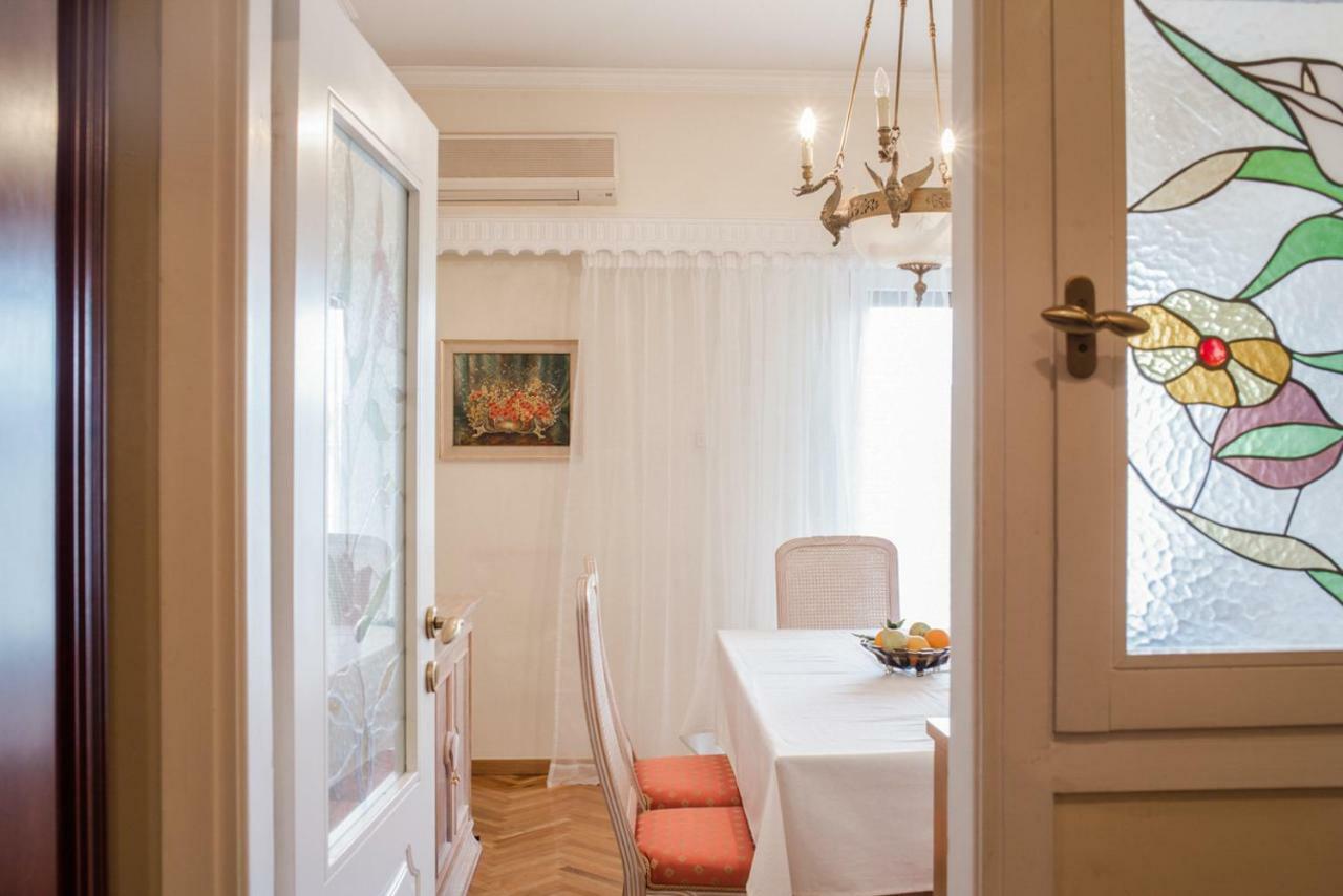 Retro Apartment At Trendy Exarcheia Athens Luaran gambar