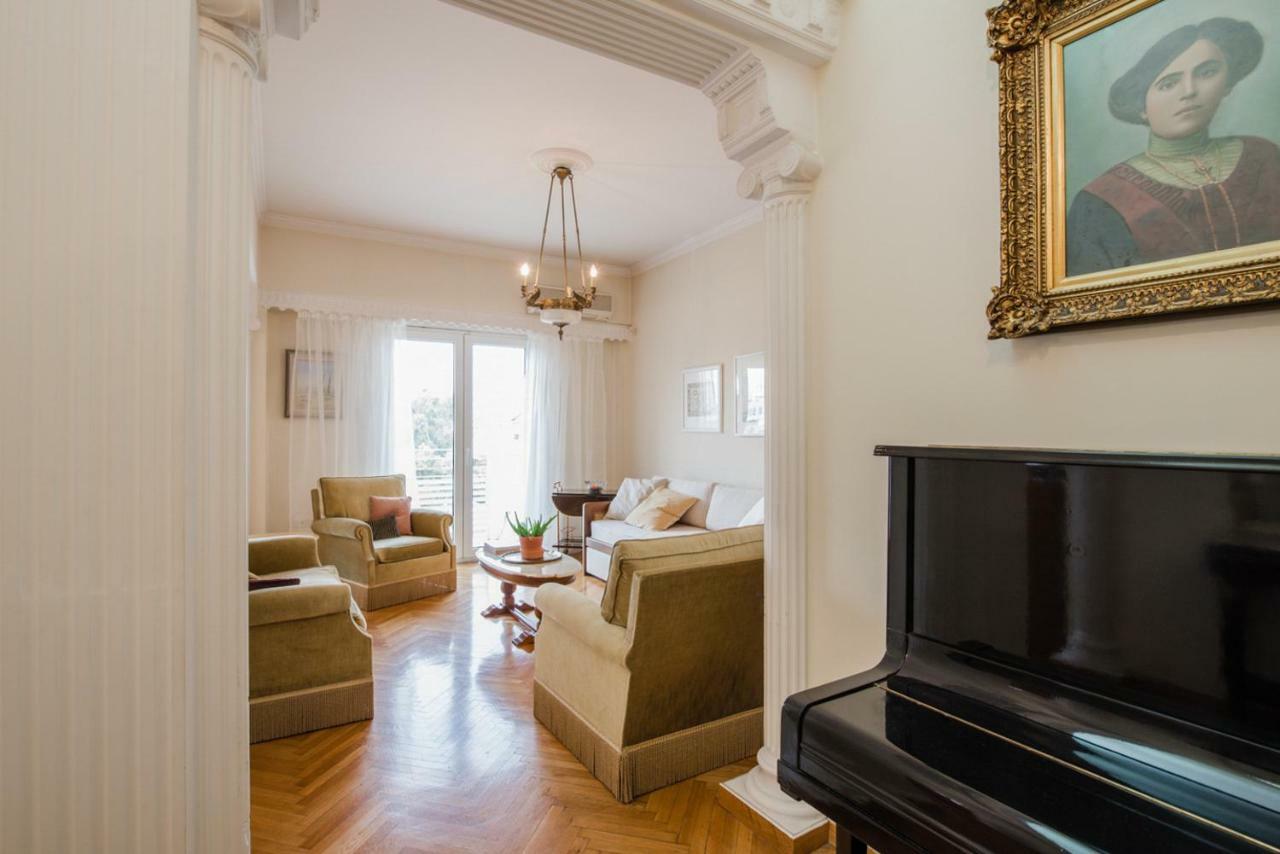 Retro Apartment At Trendy Exarcheia Athens Luaran gambar